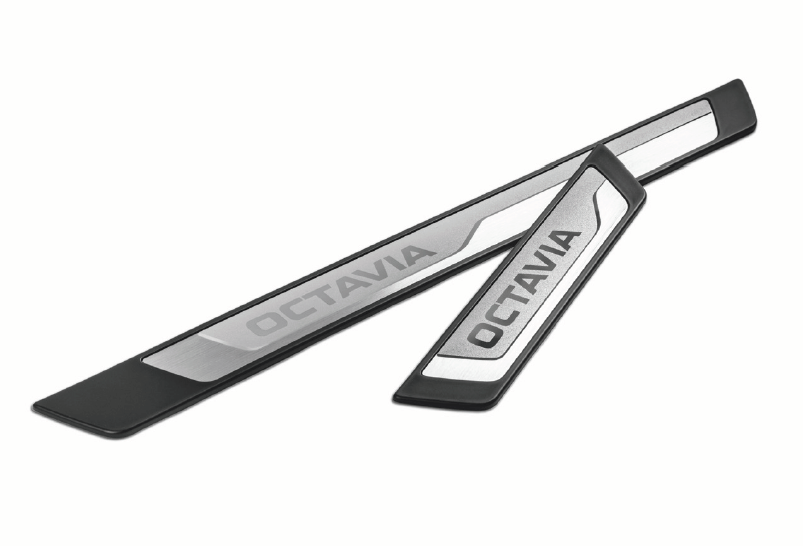 Einstiegsleistensatz mit Schriftzug "Octavia"