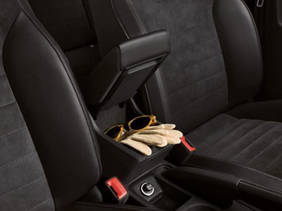 Armlehne aus schwarzem Leder